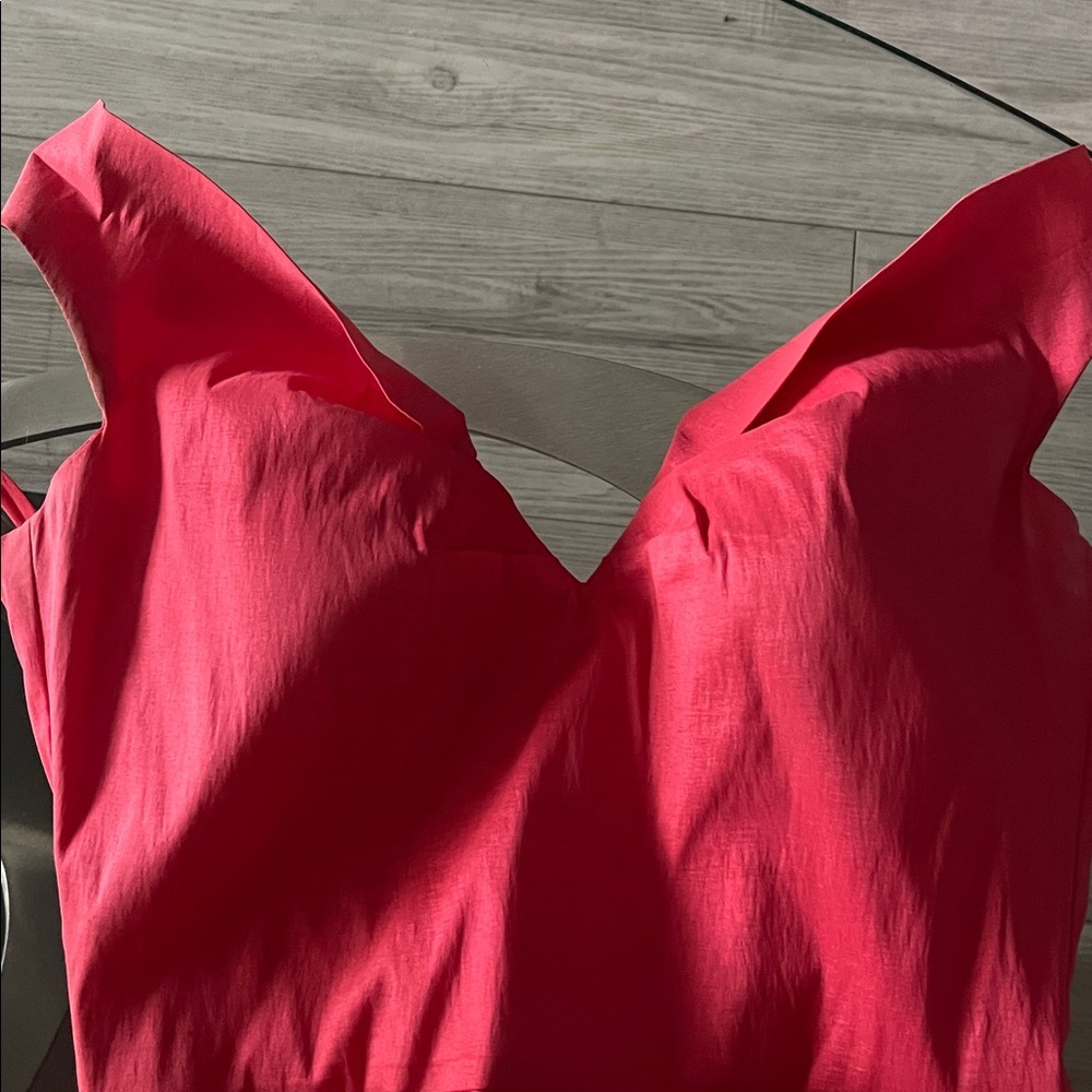Elegant Red Evening Gown - Picture 3 of 3